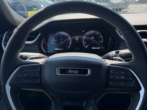 Used 2025 Jeep Grand Cherokee Laredo X w/ Luxury Tech Group I AWD/4WD image 7