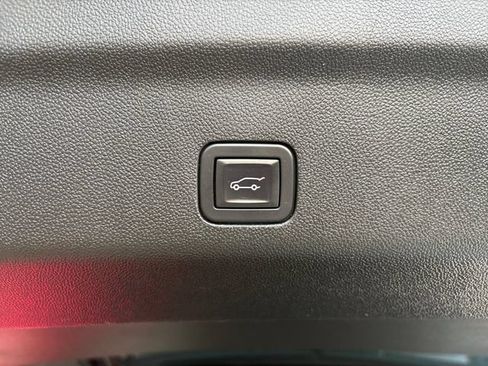 Certified 2023 Cadillac Escalade ESV Sport Platinum AWD/4WD image 18