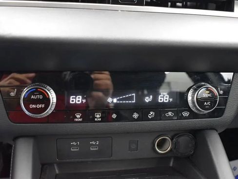 Used 2025 Mitsubishi Outlander SE image 33