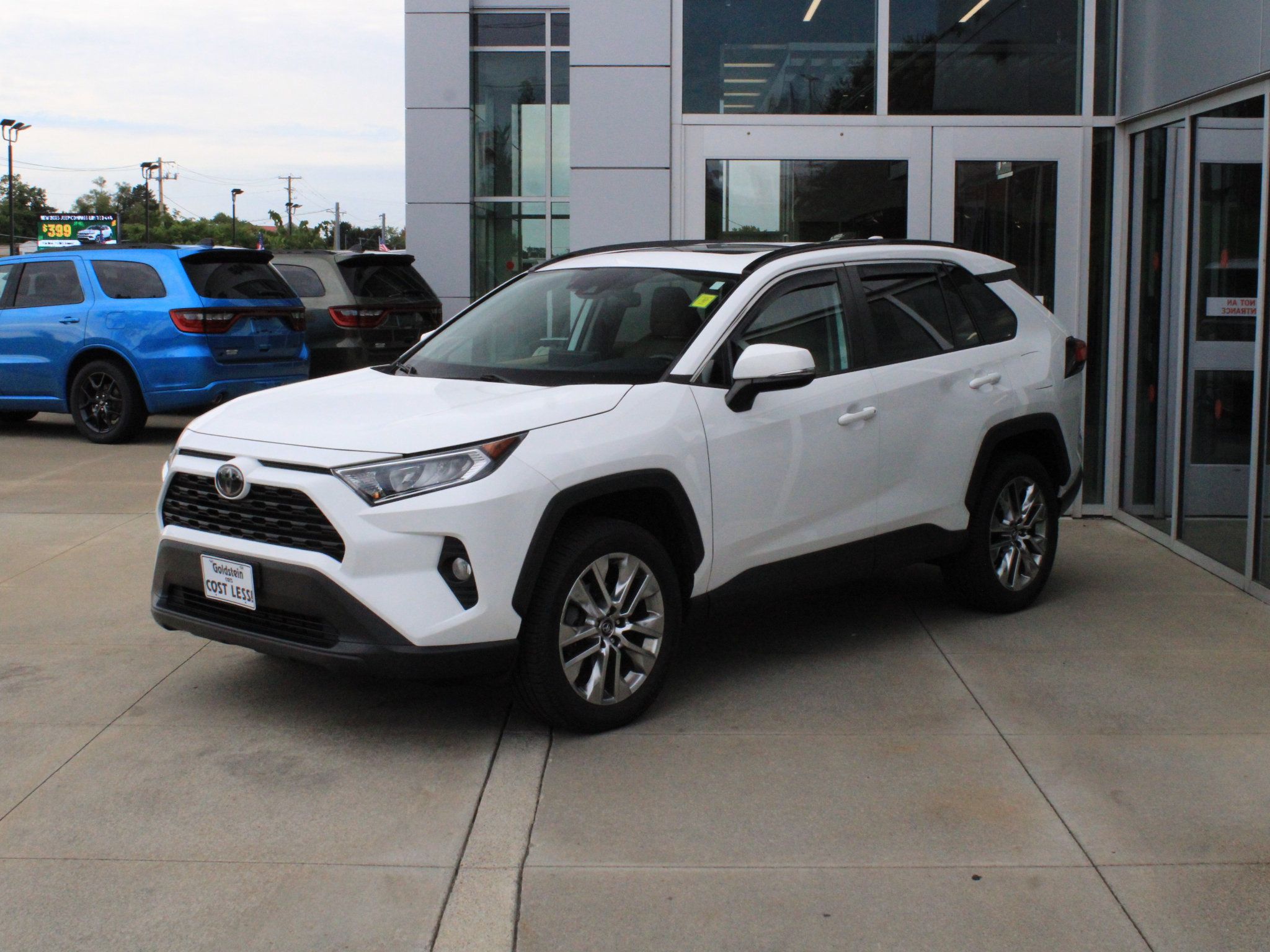 Used 2020 Toyota RAV4 XLE Premium AWD/4WD image 3