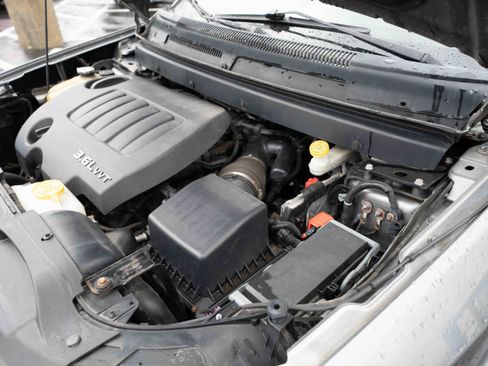 Used 2012 Dodge Journey SXT w/ Flexible Seating Group image 32