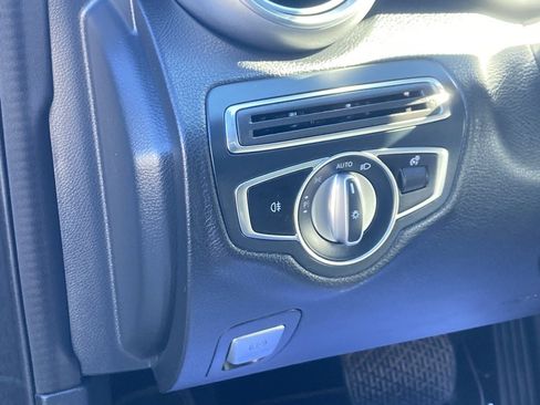 Used 2021 Mercedes-Benz C 300 4MATIC Sedan image 21