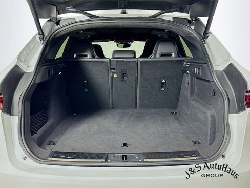 Used 2023 Jaguar F-PACE SVR image 33
