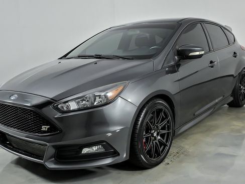 Used 2018 Ford Focus ST image 6