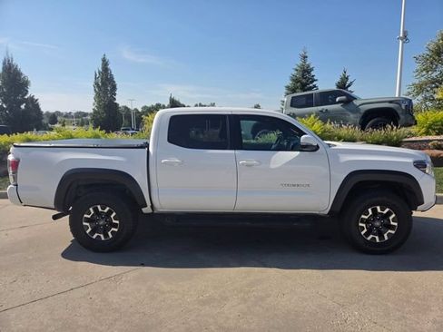 Used 2022 Toyota Tacoma TRD Off-Road w/ Technology Package AWD/4WD image 2
