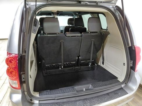 Used 2019 Dodge Grand Caravan SXT image 40