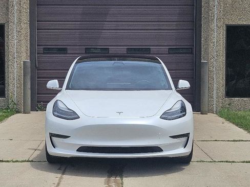 Used 2018 Tesla Model 3 Long Range RWD image 2