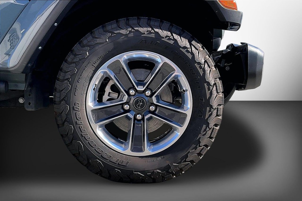 Certified 2024 Jeep Gladiator Sport w/ Premium Package AWD/4WD image 33