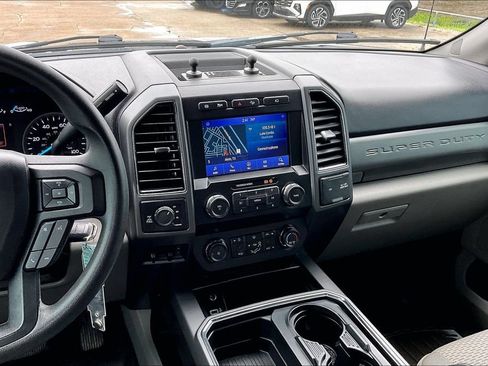 Used 2019 Ford F250 XLT w/ XLT Premium Package AWD/4WD image 9