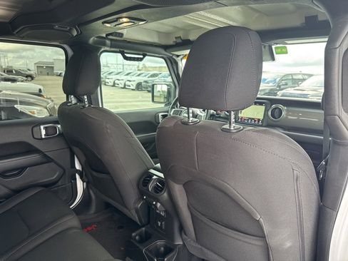 Certified 2022 Jeep Gladiator Overland w/ Safety Group image 15