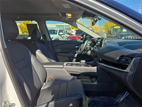 Certified 2025 Nissan Rogue SL w/ SL Premium Package image 15