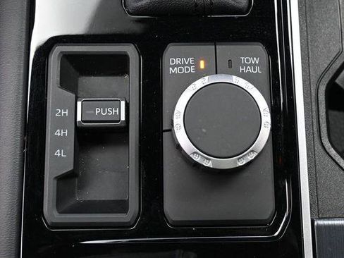 Used 2024 Toyota Tundra Platinum AWD/4WD image 26