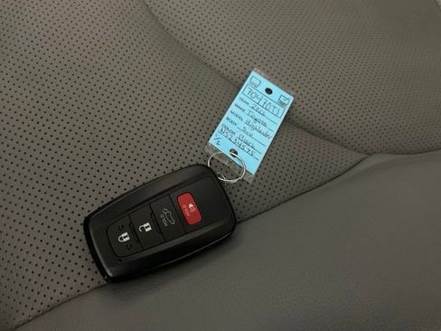 Used 2022 Toyota Highlander Platinum image 48