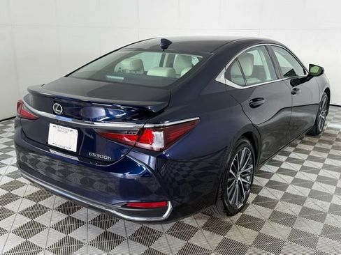 Certified 2025 Lexus ES 300h w/ Premium Package image 8