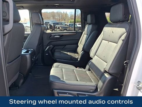 Used 2025 Chevrolet Suburban High Country image 13