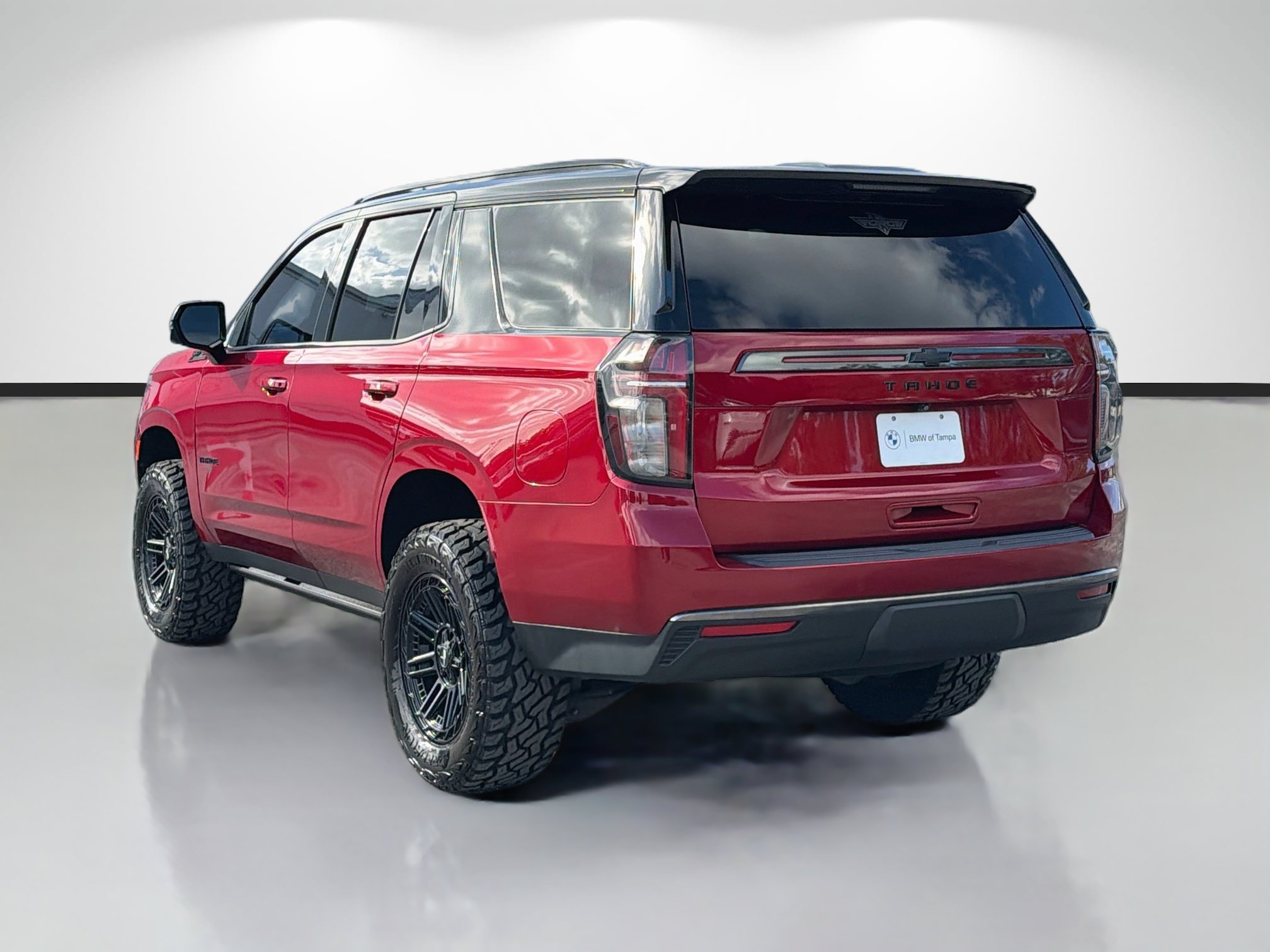 Used 2022 Chevrolet Tahoe Z71 w/ Luxury Package AWD/4WD image 5