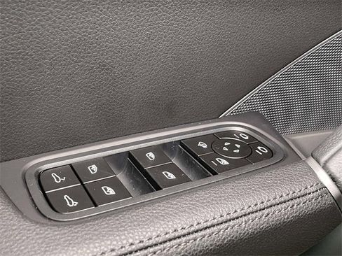 Used 2021 Porsche Macan image 36