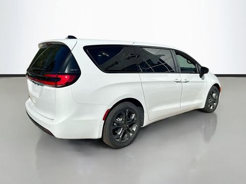 New 2026 Chrysler Pacifica Select image 6