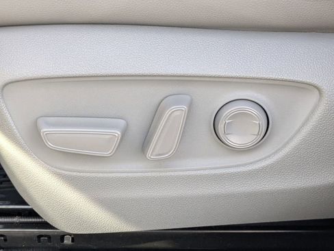 Used 2021 Toyota Highlander Limited image 15