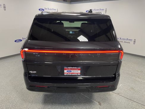 New 2025 Lincoln Navigator Reserve image 5