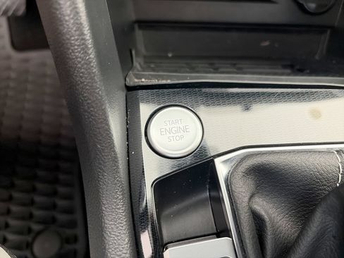 Certified 2025 Volkswagen Taos SE FWD image 27