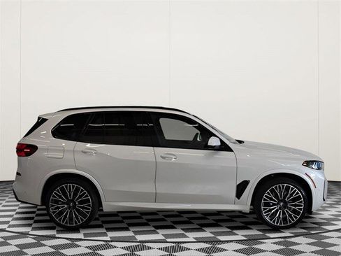New 2026 BMW X5 xDrive40i w/ M Sport Package image 2