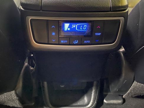 Used 2017 Toyota Highlander XLE AWD/4WD image 14