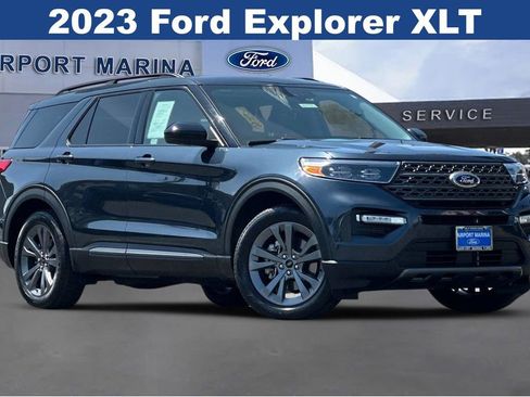 Used 2023 Ford Explorer XLT w/ Equipment Group 202A RWD image 2