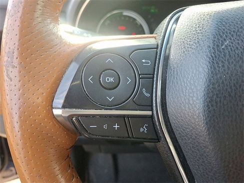 Used 2021 Toyota Avalon Limited image 22