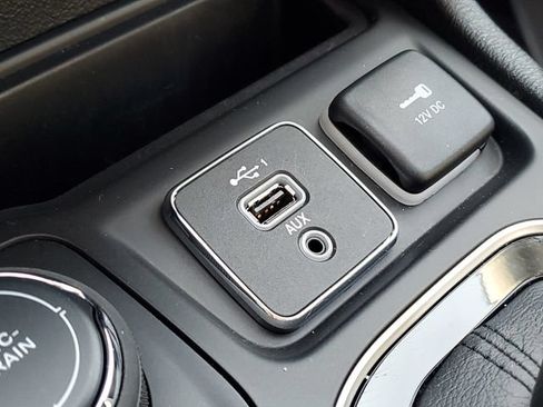 Used 2022 Jeep Cherokee Limited w/ Elite Package AWD/4WD image 22