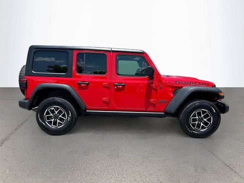 Used 2024 Jeep Wrangler Unlimited Rubicon AWD/4WD image 3