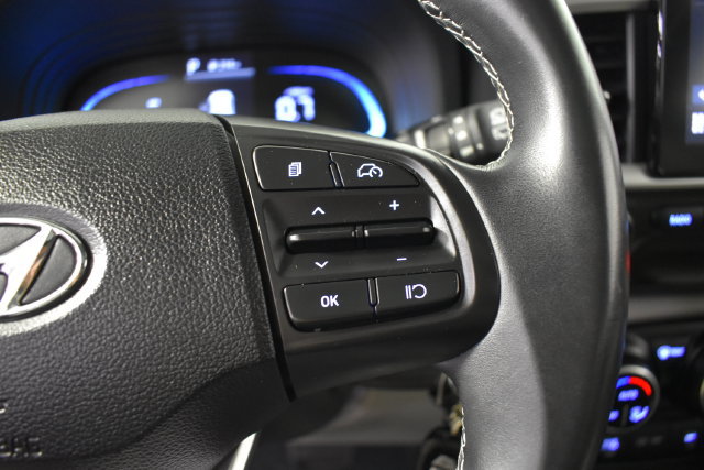 Used 2023 Hyundai Venue SEL w/ Cargo Package FWD image 16