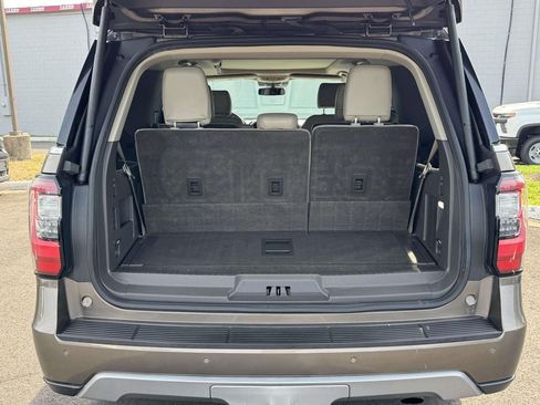 Used 2018 Ford Expedition Limited w/ Equipment Group 302A AWD/4WD image 16