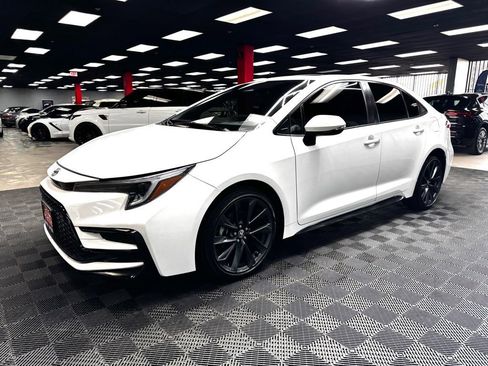 Used 2024 Toyota Corolla SE w/ SE Premium Package FWD image 8