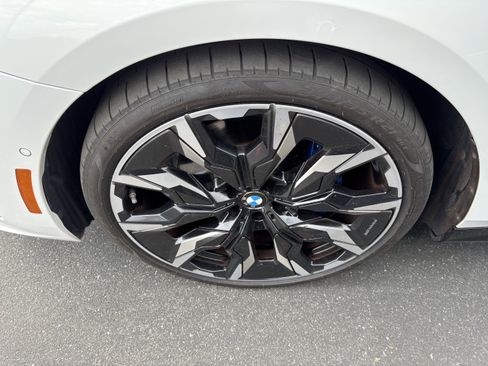 Certified 2024 BMW 530i w/ Executive Package image 33