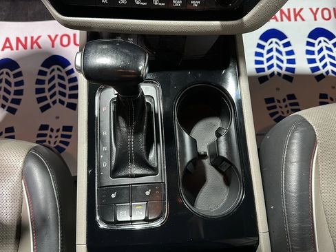 Used 2018 Kia Sedona EX image 25