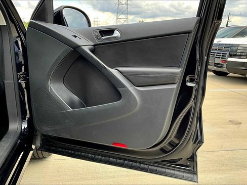 Used 2016 Volkswagen Tiguan SE image 22