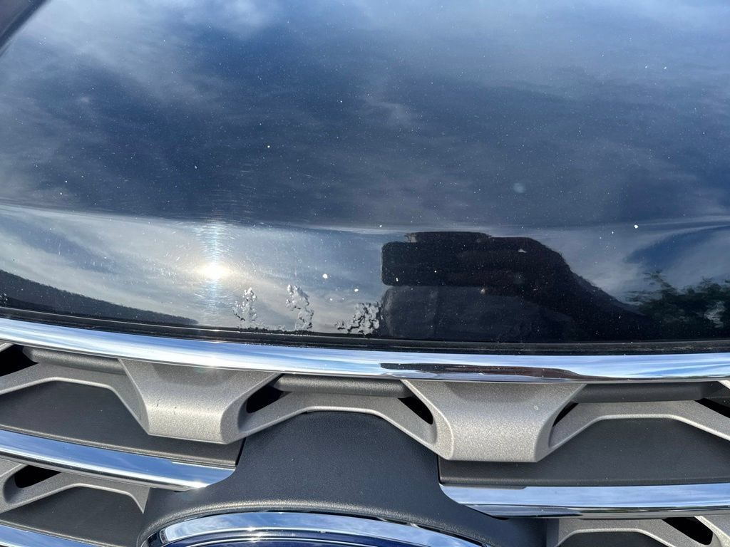 Used 2017 Ford Explorer XLT AWD/4WD image 10