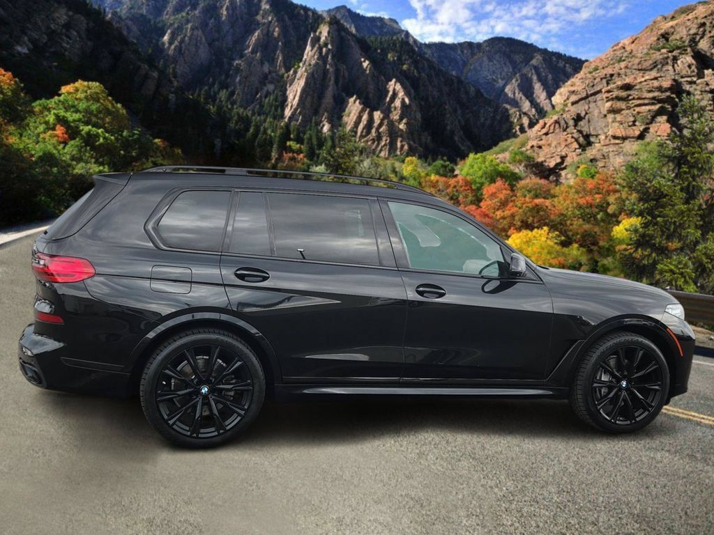 Used 2021 BMW X7 xDrive40i w/ M Sport Package AWD/4WD image 2
