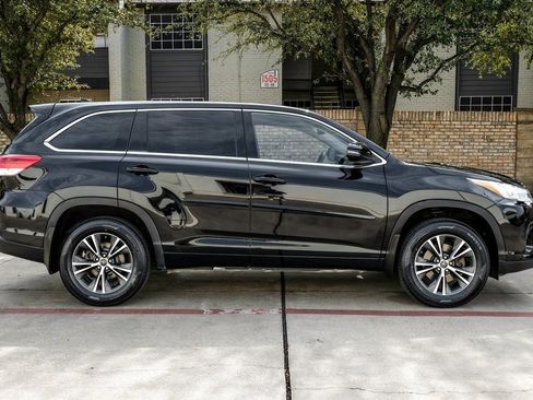 Used 2017 Toyota Highlander Plus image 14