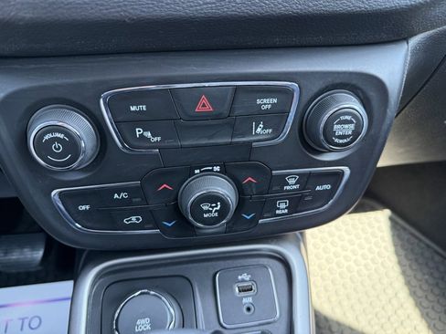 Used 2018 Jeep Compass Latitude w/ Popular Equipment Group AWD/4WD image 28