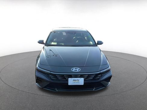 Used 2025 Hyundai Elantra Limited image 4