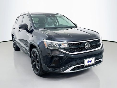 Used 2023 Volkswagen Taos SE image 3