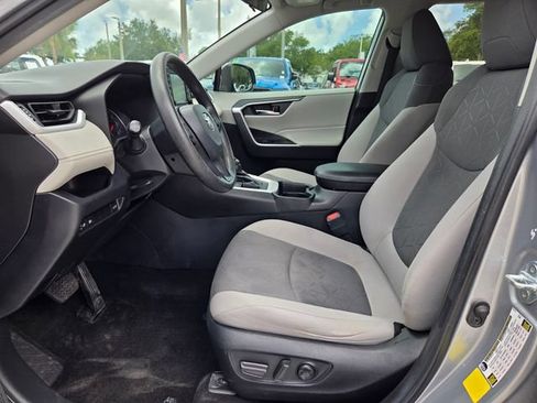 Used 2021 Toyota RAV4 XLE w/ Convenience Package FWD image 14