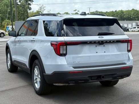 New 2026 Ford Explorer Active RWD image 3