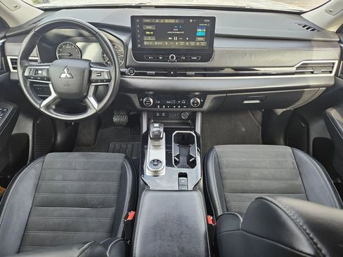 Used 2025 Mitsubishi Outlander SE image 19