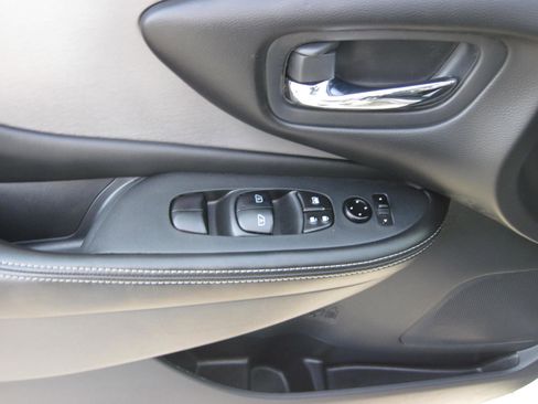 Used 2023 Nissan Murano SV image 11