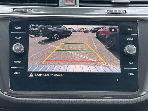 Used 2022 Volkswagen Tiguan SE AWD/4WD image 17