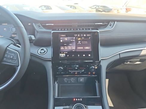 Certified 2023 Jeep Grand Cherokee Altitude AWD/4WD image 28
