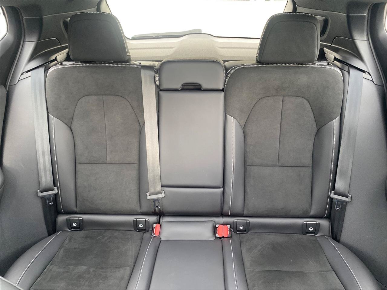 Used 2021 Volvo XC40 T5 R-Design AWD/4WD image 26